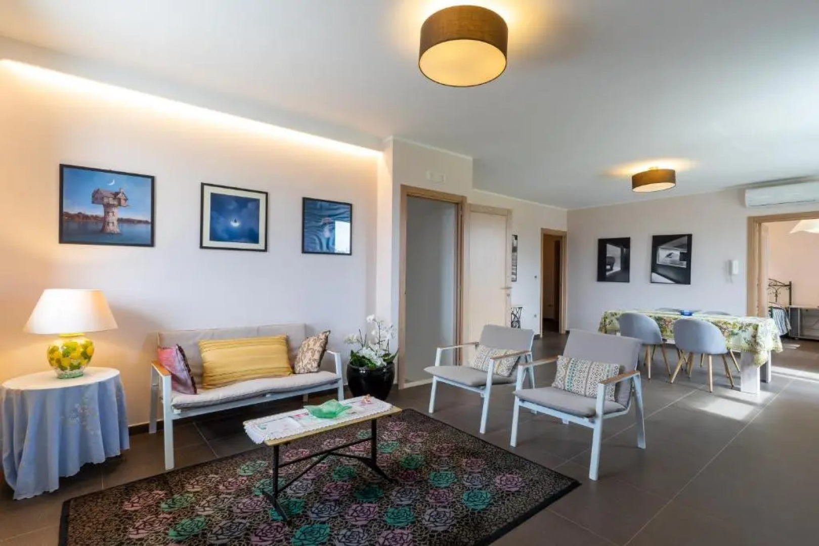 Intera villa con 2 bagni 4 camere da letto e box auto