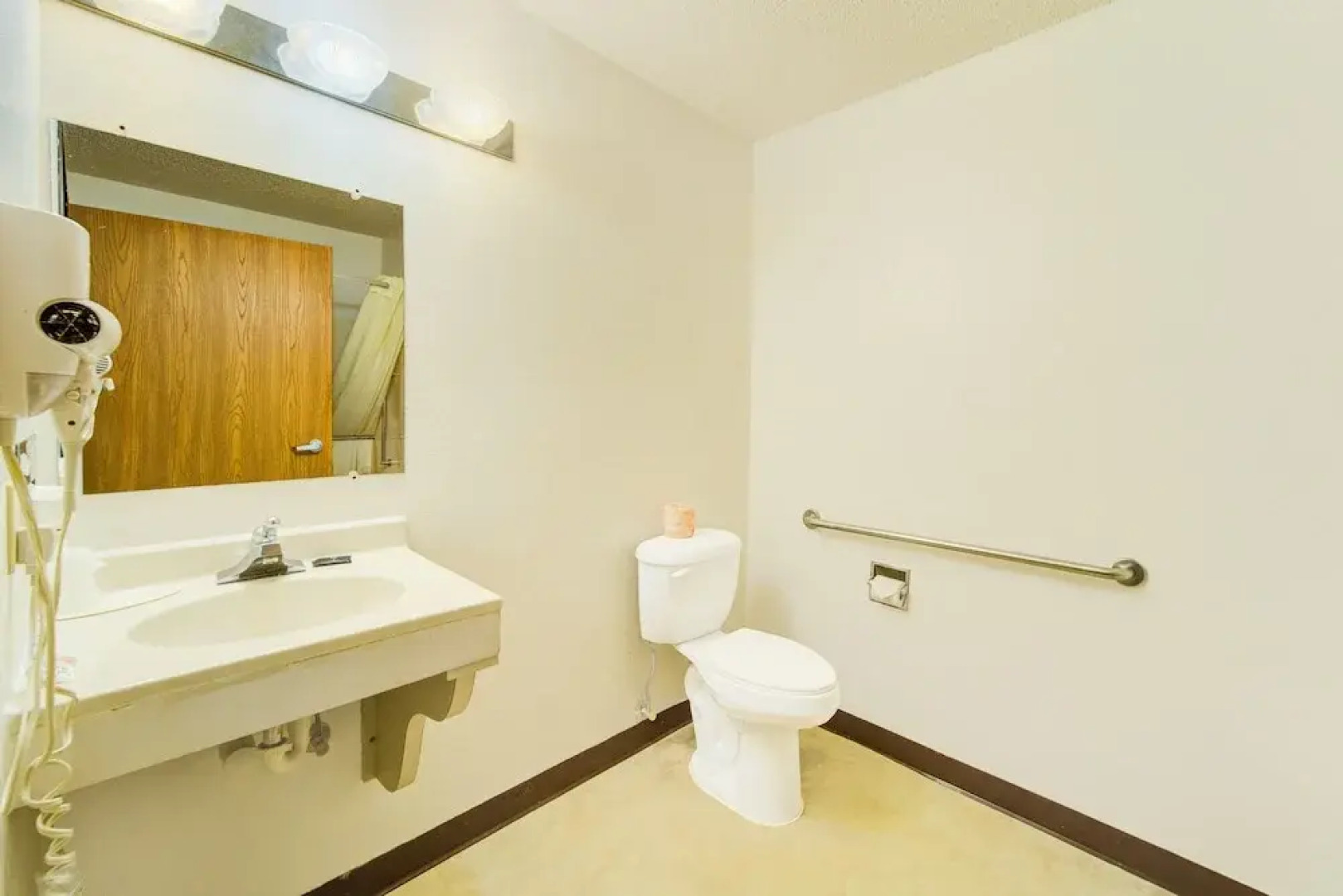 Capital O Amerihost Inn and Suites Kingdom City Hwy 54 MO