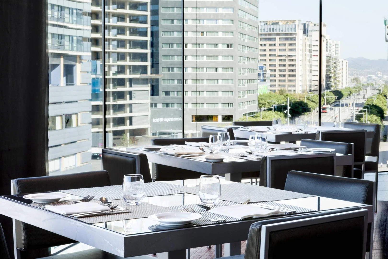 Отель Leonardo Royal Barcelona Forum