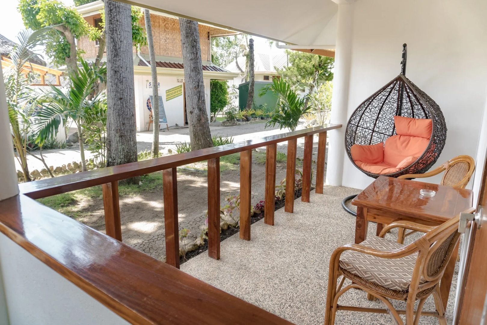 Quo Vadis Dive Resort Moalboal