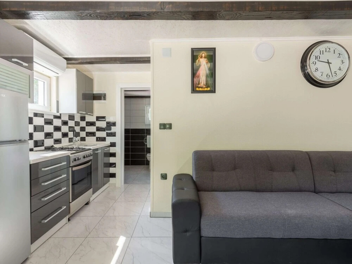 Soothing Holiday Home in Starigrad near Sea