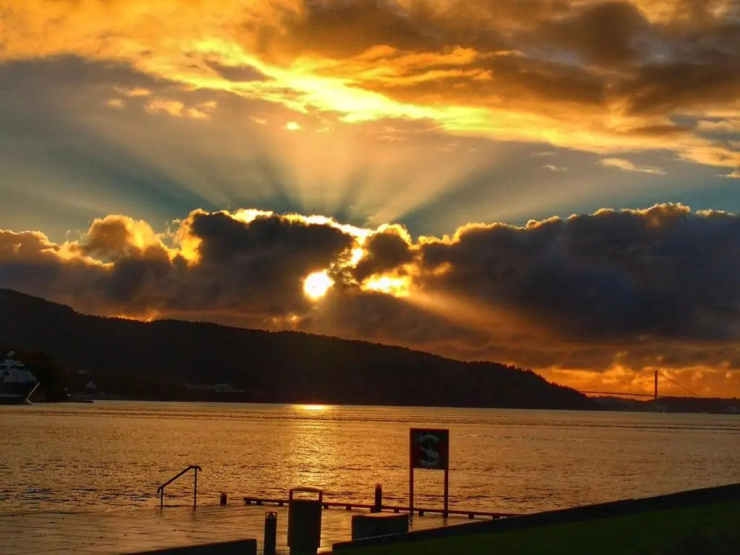 Eksklusiv & idyllisk leilighet i Sandvikensjøfront