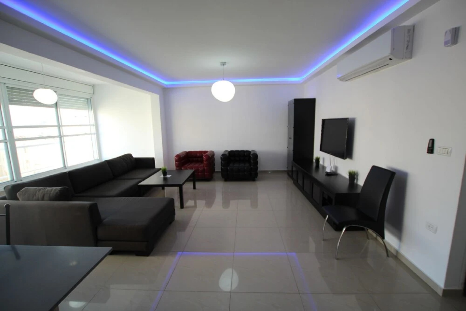 The Seasons King David apartment