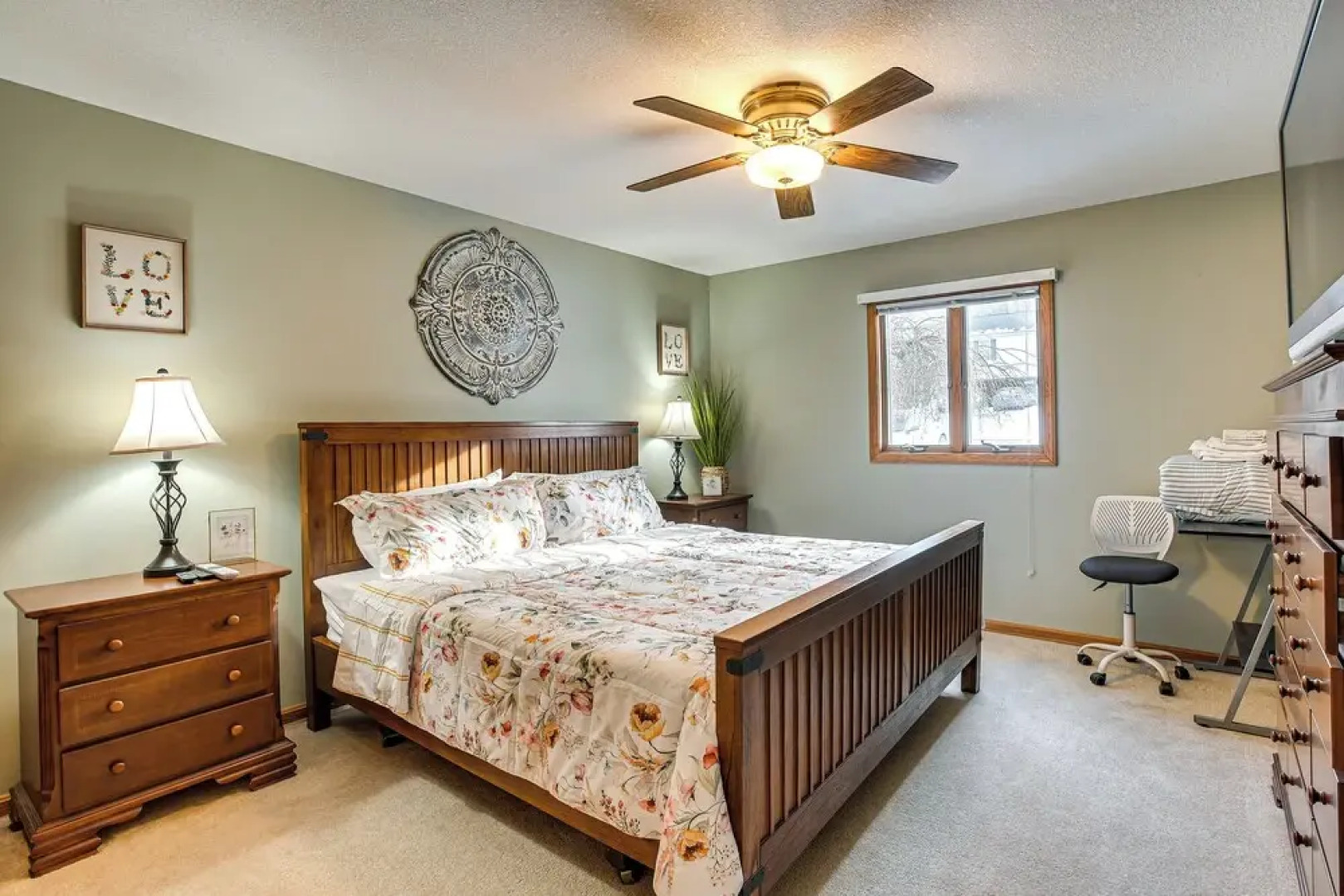 Apple Valley Home, Shared Golf Course On-site