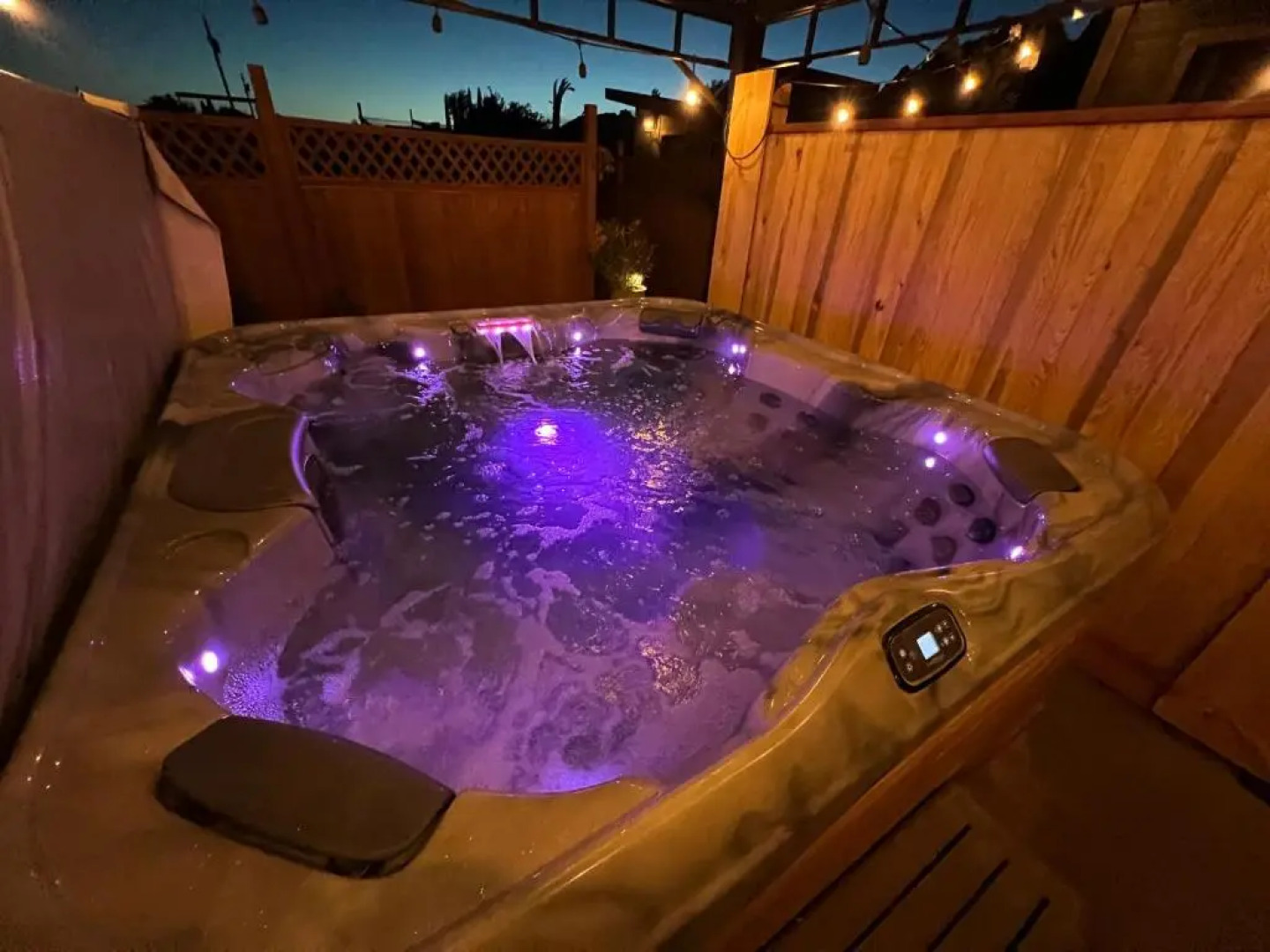 Cozy Orchard Garden Tiny House w Hottub AC Firepit