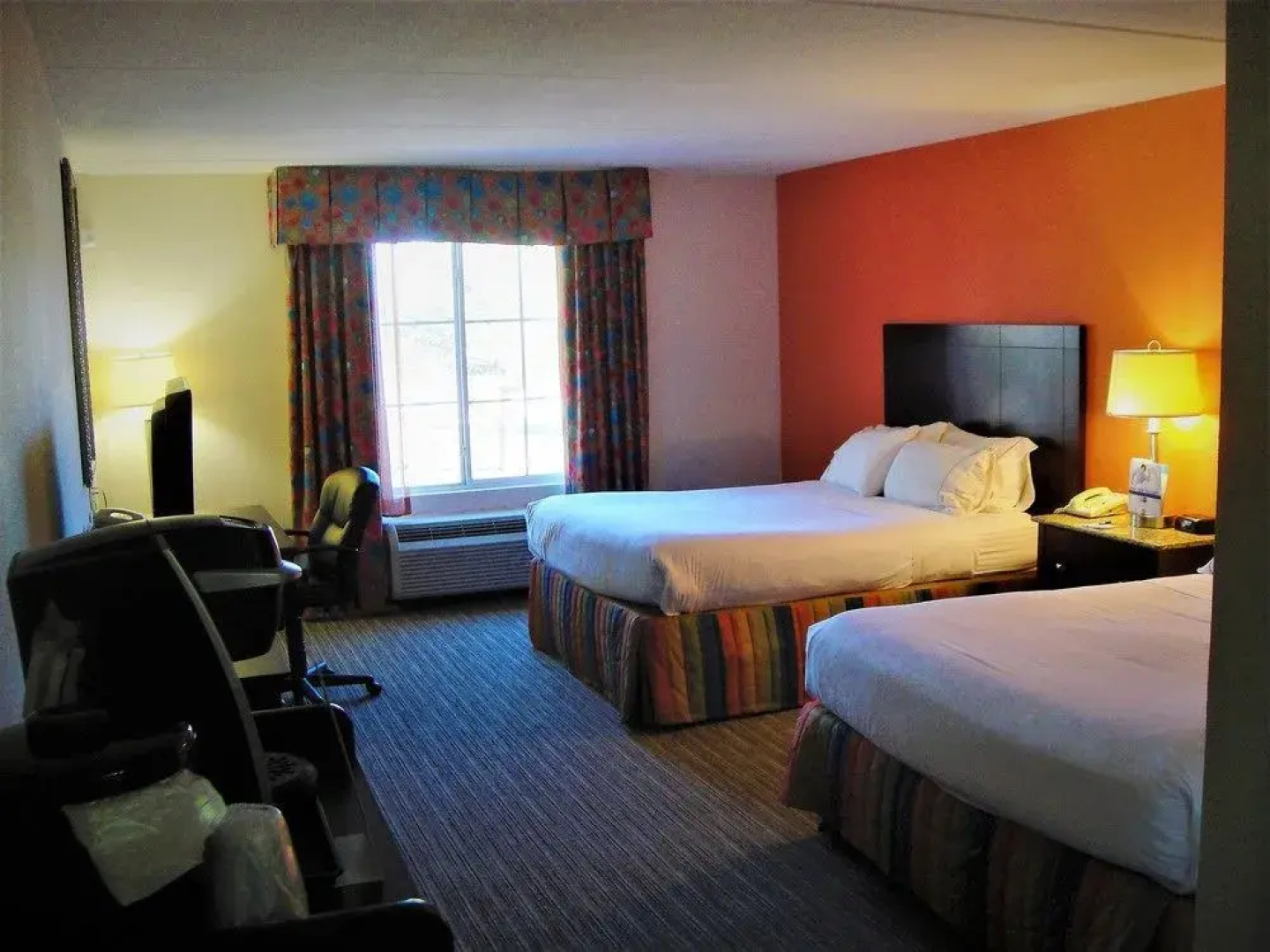 Holiday Inn Express Hotel & Suites Petersburg-Fort Lee