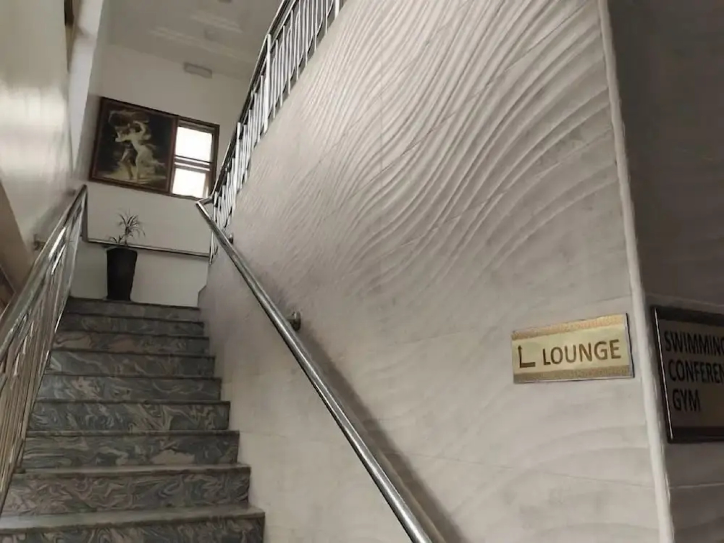 Apno Hotel and Suites