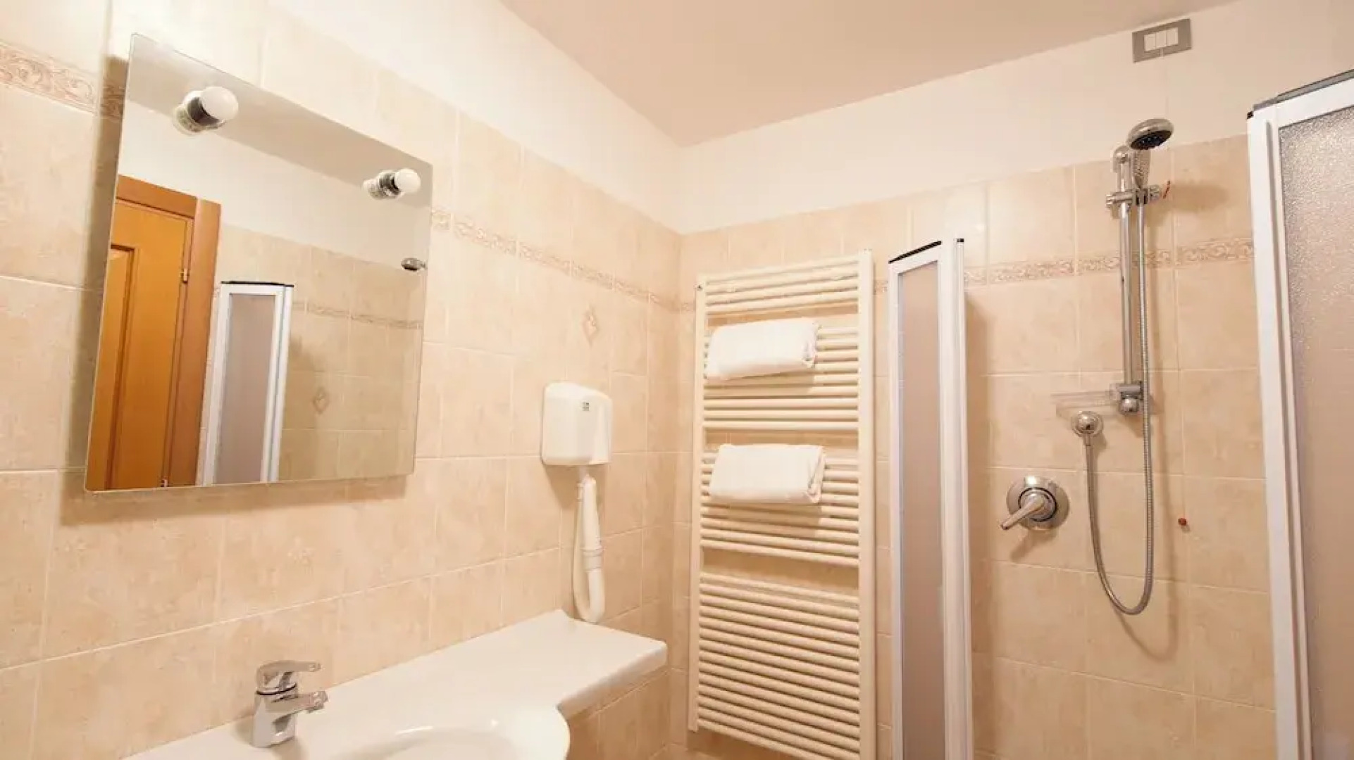 Albergo Ristoro Sitten - 2300 mt