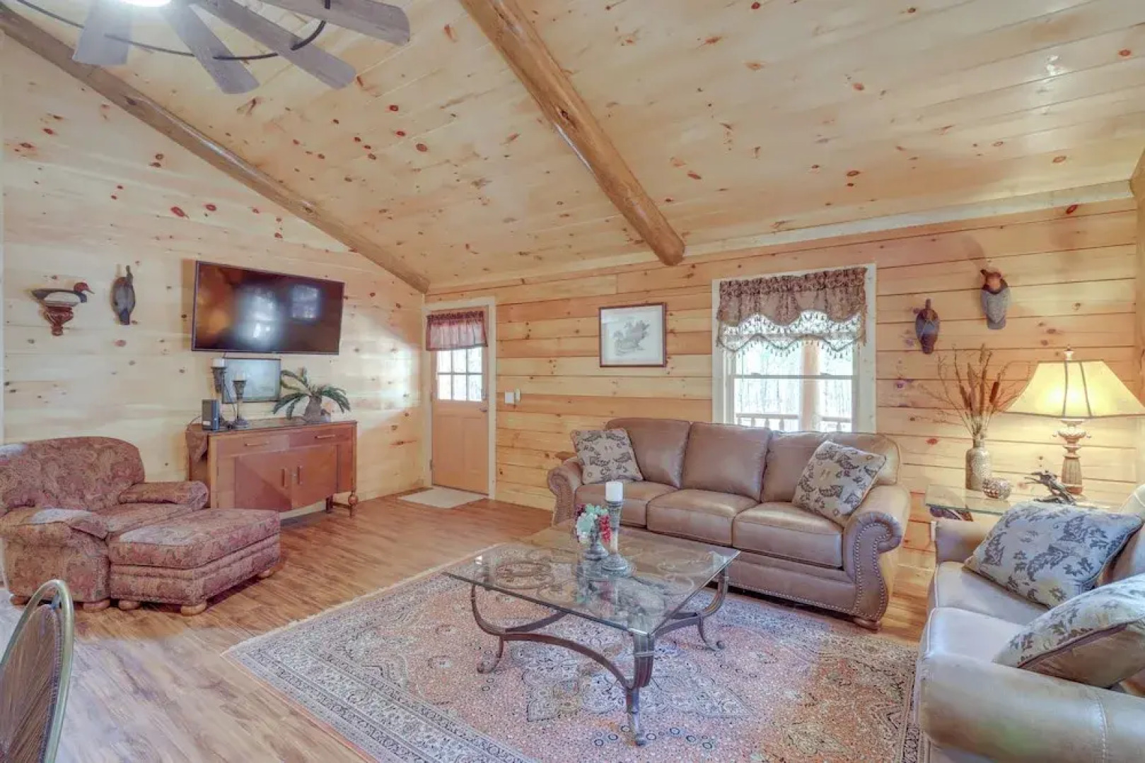 Tumbling Shoals Cabin w/ Fire Pit: 1 Mi to Lake