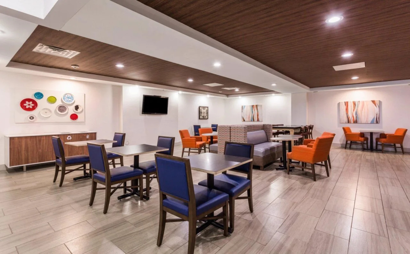 Holiday Inn Express and Suites - Petersburg - Fort Lee by IHG