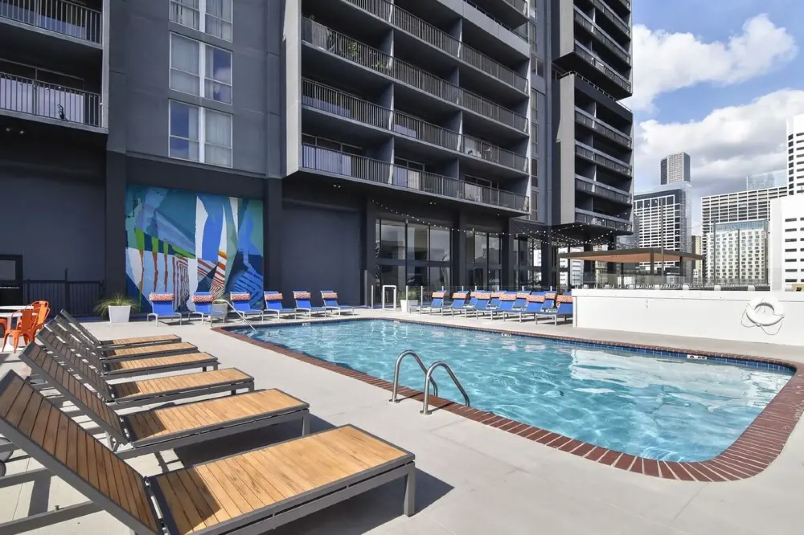 Stay Alfred on Fannin Street