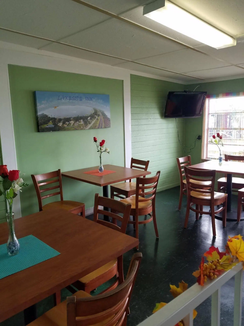 Lakeside Inn and Cafe