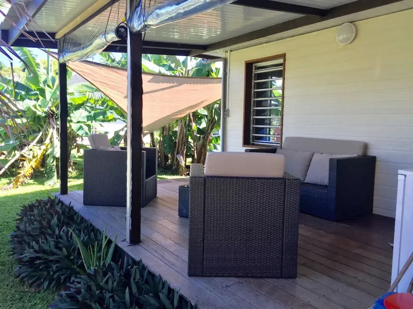 Poé Côté Lagon Beach Bungalows