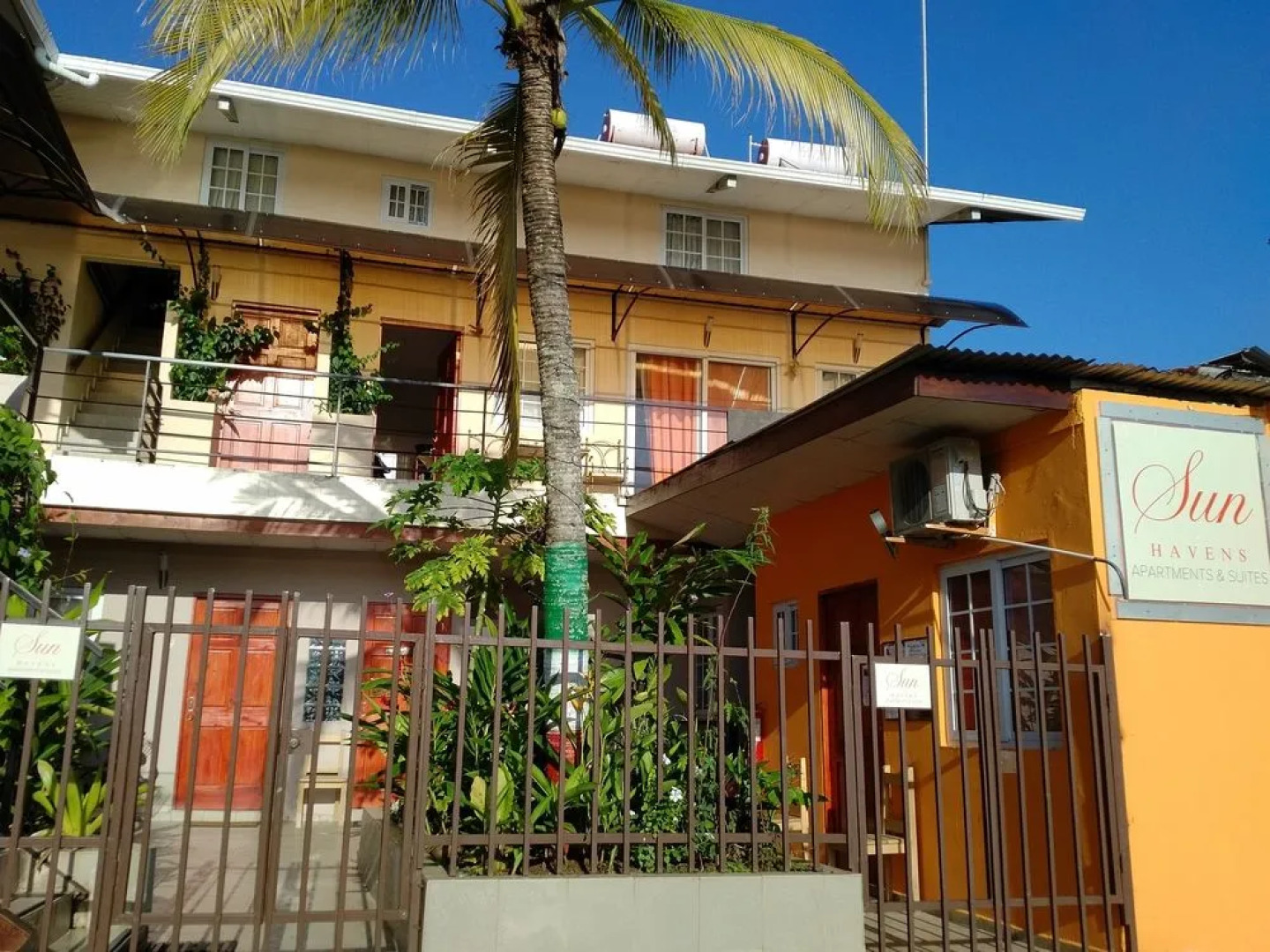 Sun Havens Apartments & Suites