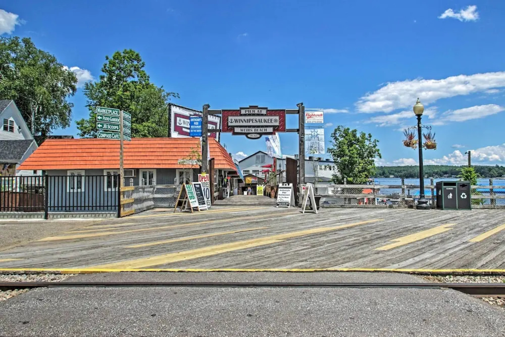 Bayside Weirs Beach Cottage < Half Mile to Pier!