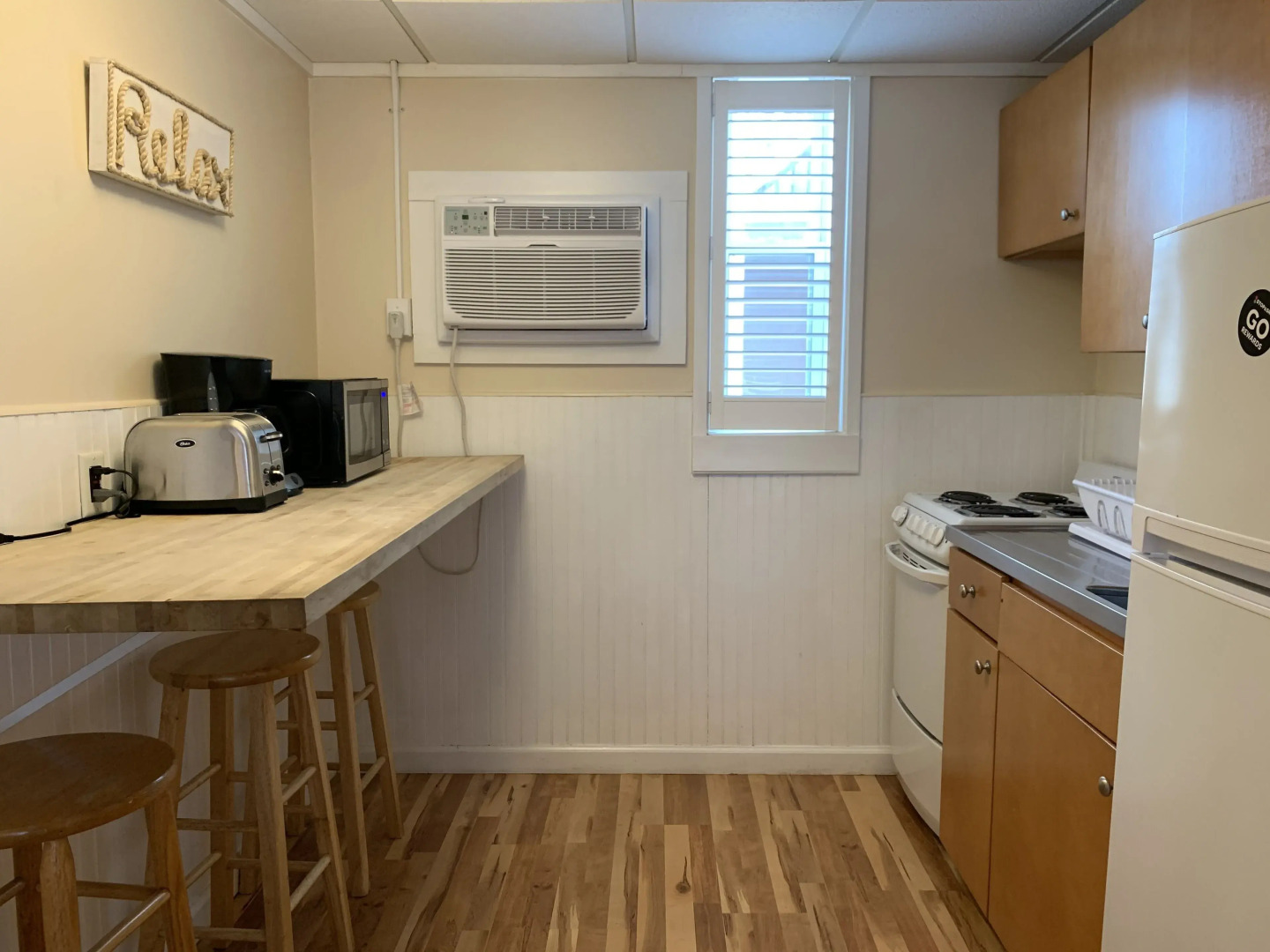 Vineyard Harbor Motel - Private Beach