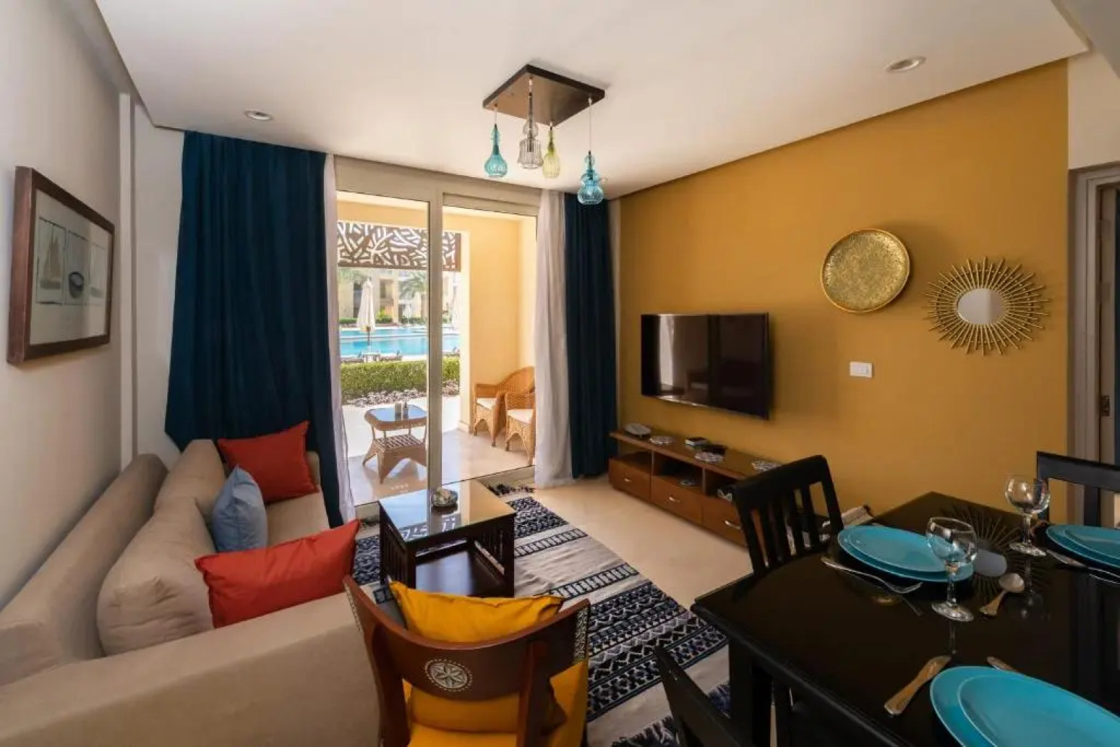 Jazzy 1BDR w Outdoor Pool View Terrace Free Pool & Beach Access