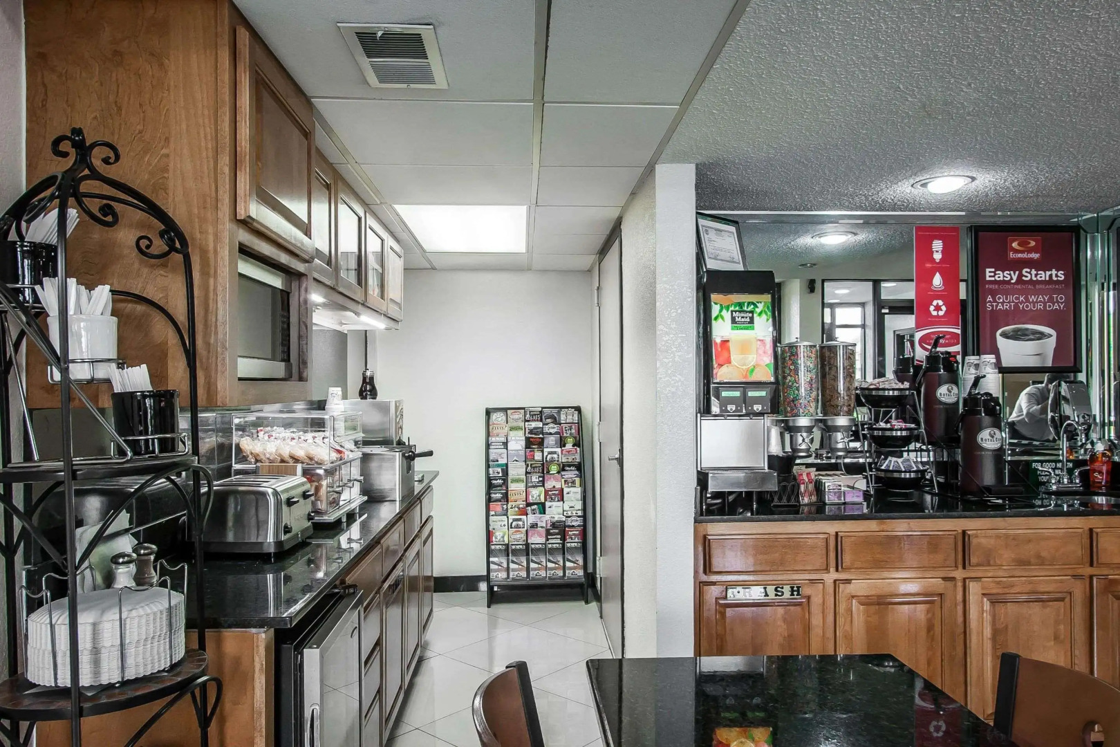 Econo Lodge Inn & Suites Memphis East