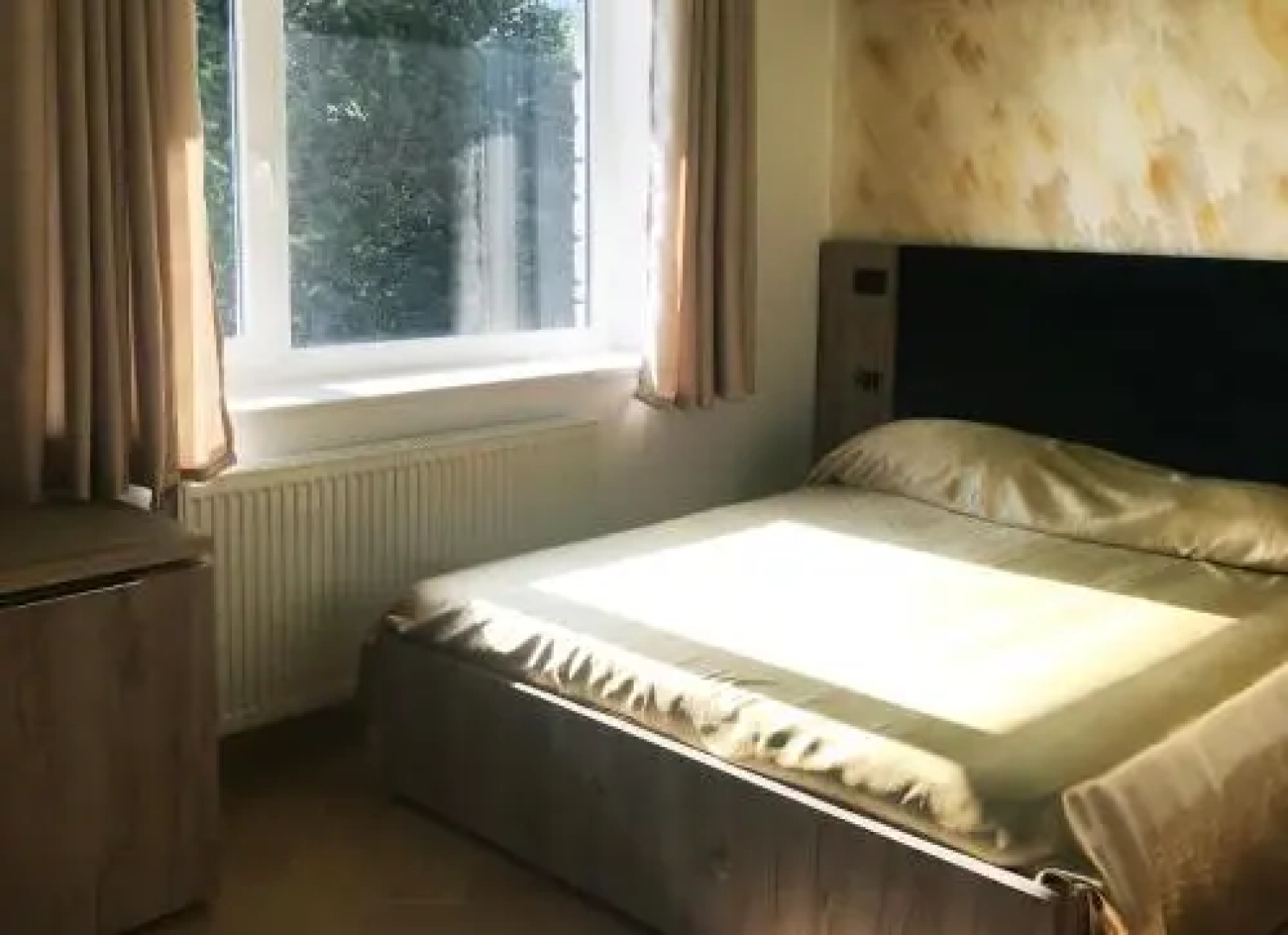 Shkreli Hotel- Camp