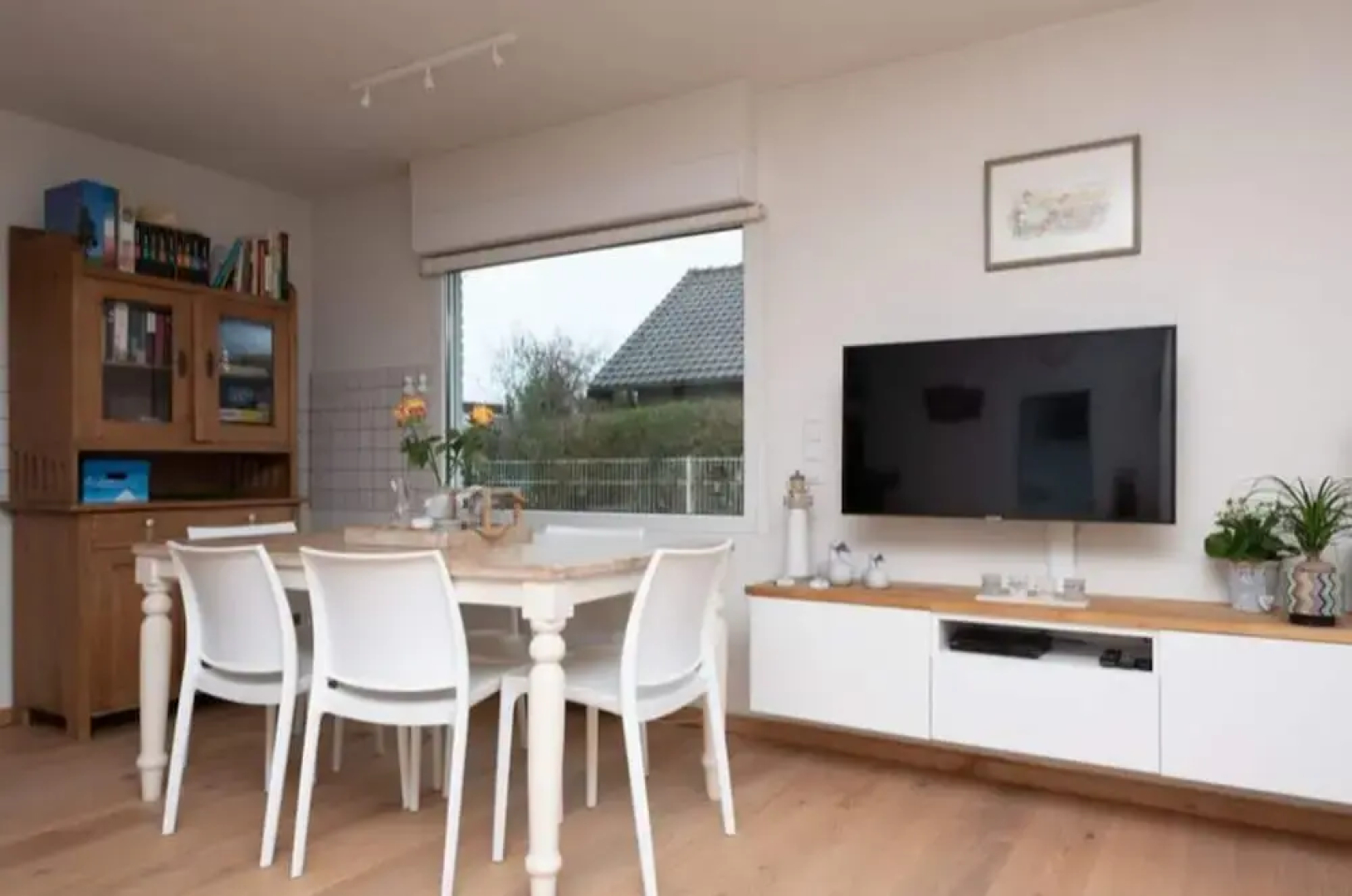 Quiet Home with Garden near Beach & Center