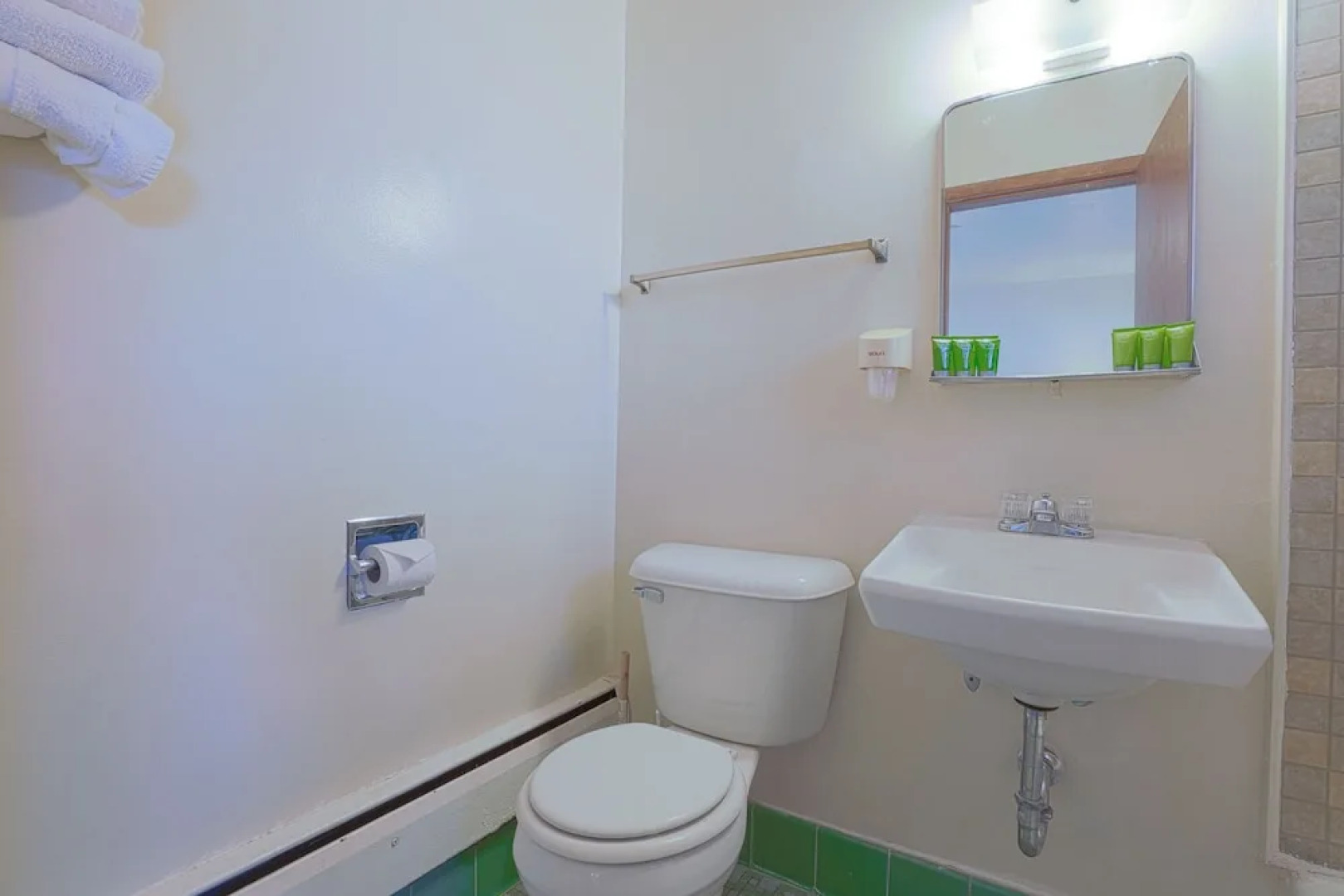 Love Hotels Silver Street by OYO at Hurley WI