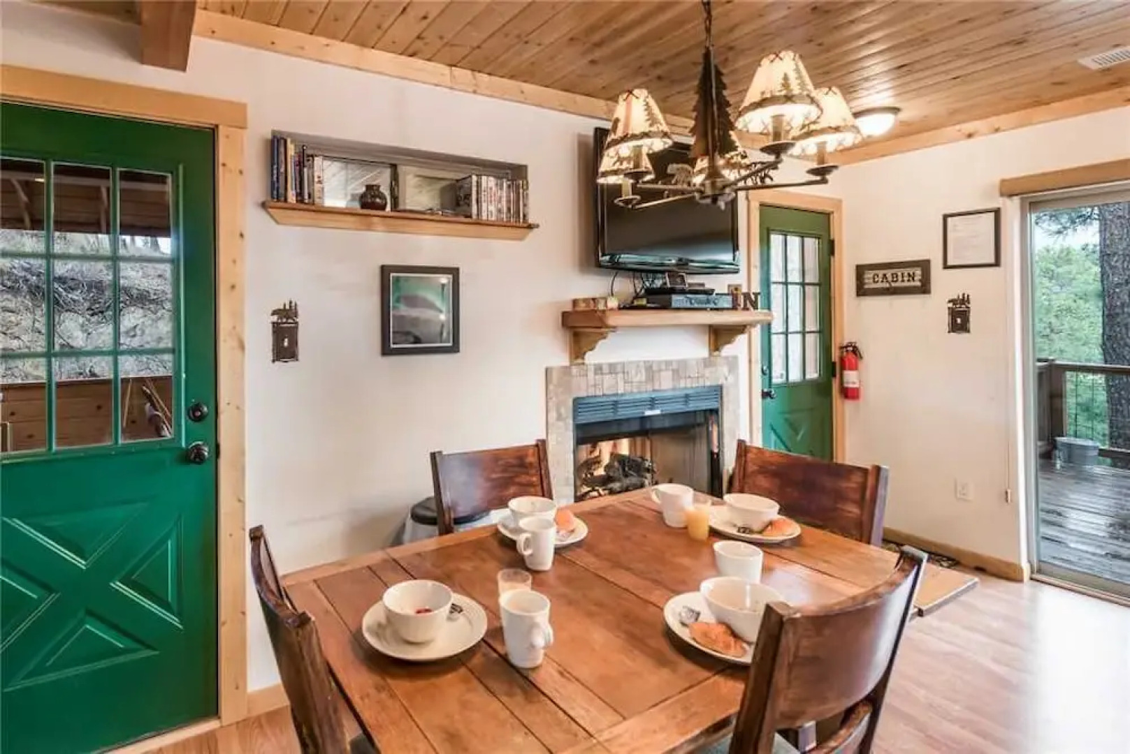 Aurora Montealis - Two Bedroom Cabin