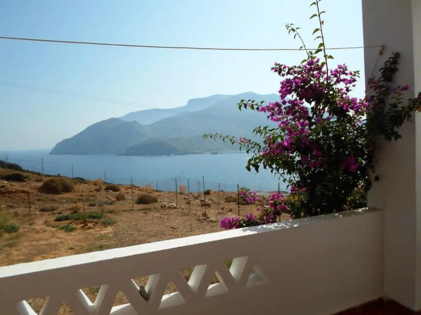 LALAROUS Studios & Apartments