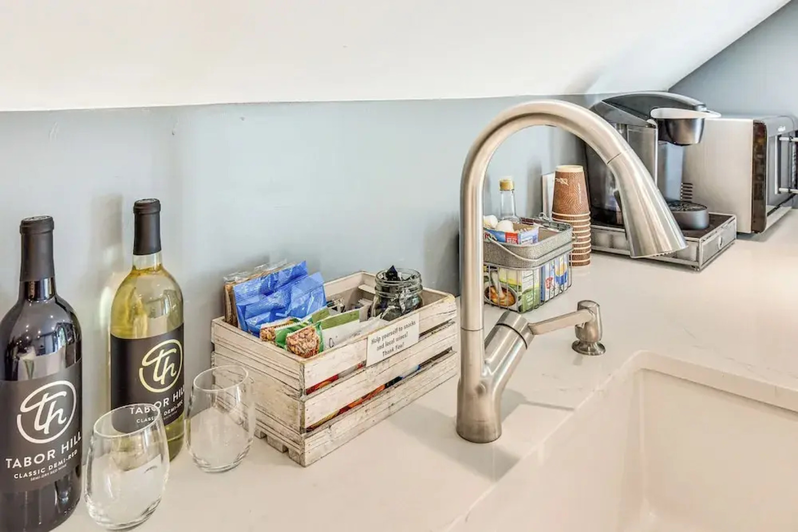 Benton Harbor Apt w/ Balcony + Fire Pit