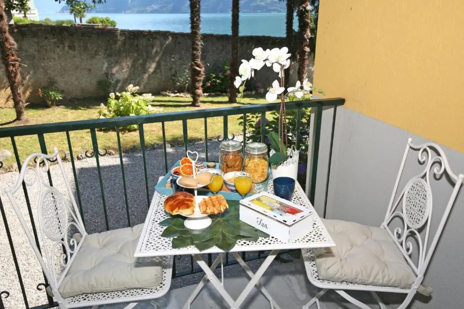 Apartment A lago, private beach and parking