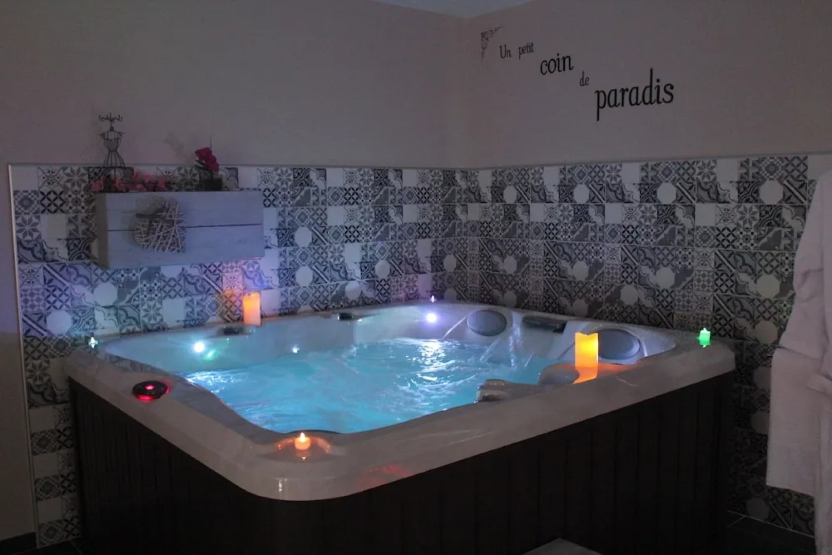Au Plaisir Des Sens - Jacuzzi