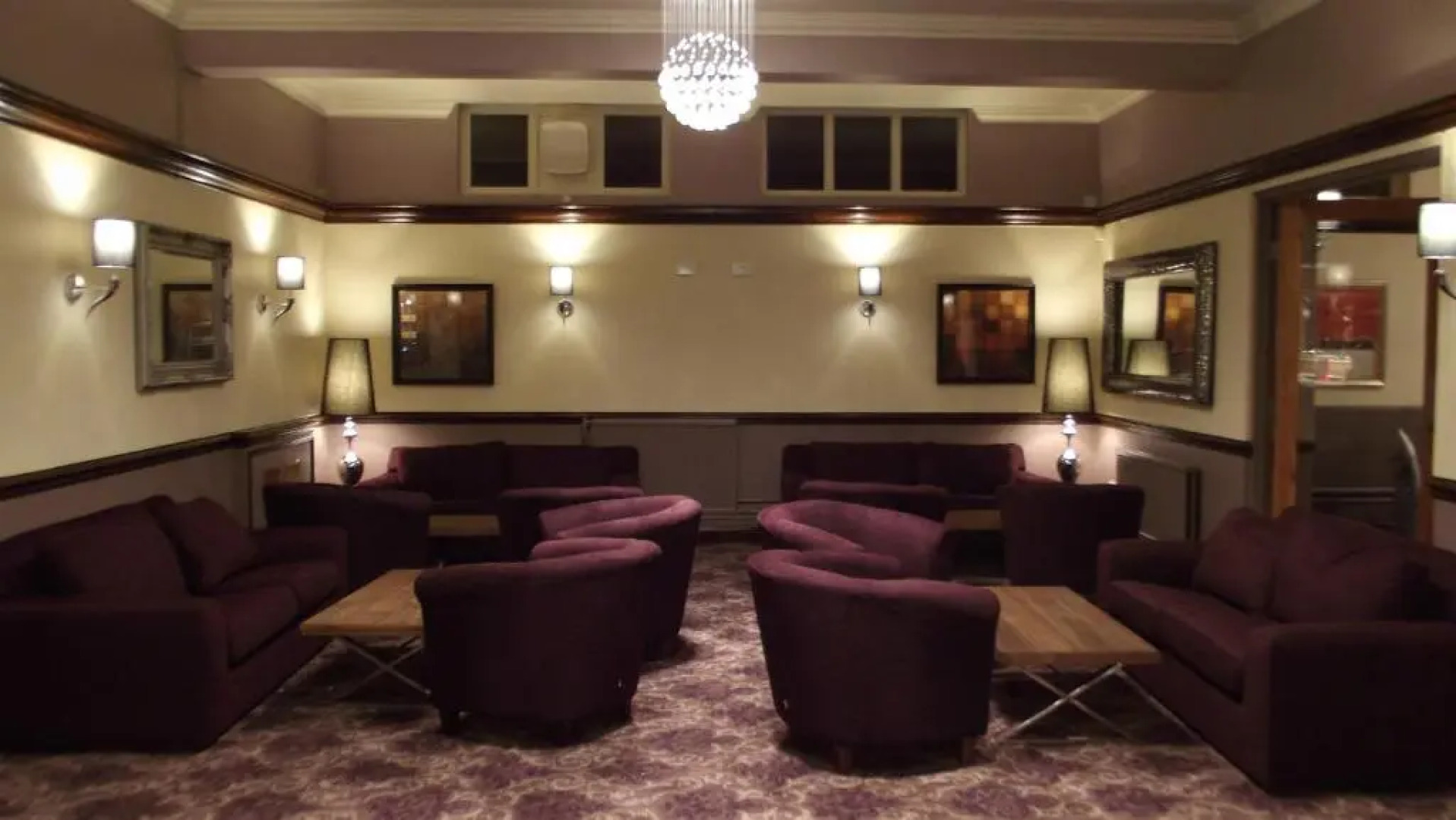 The Raven Hotel - Inn