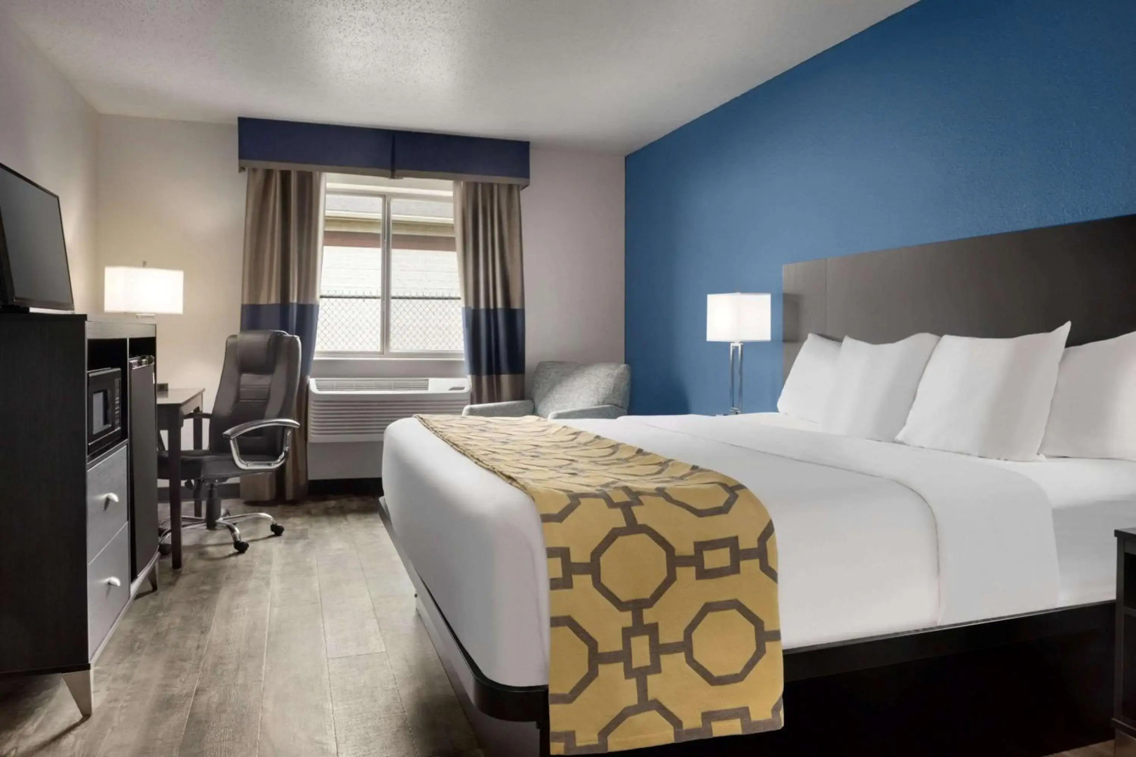 Days Inn by Wyndham Toledo Airport
