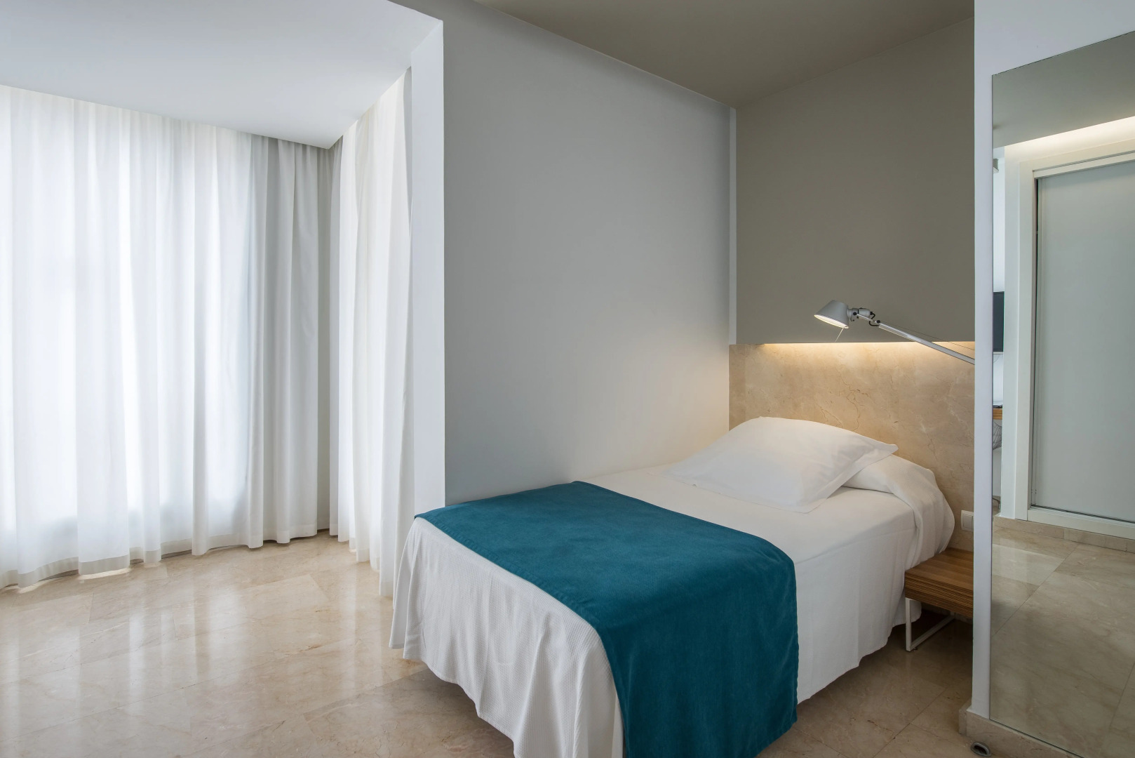 Belroy Hotel and Apartments