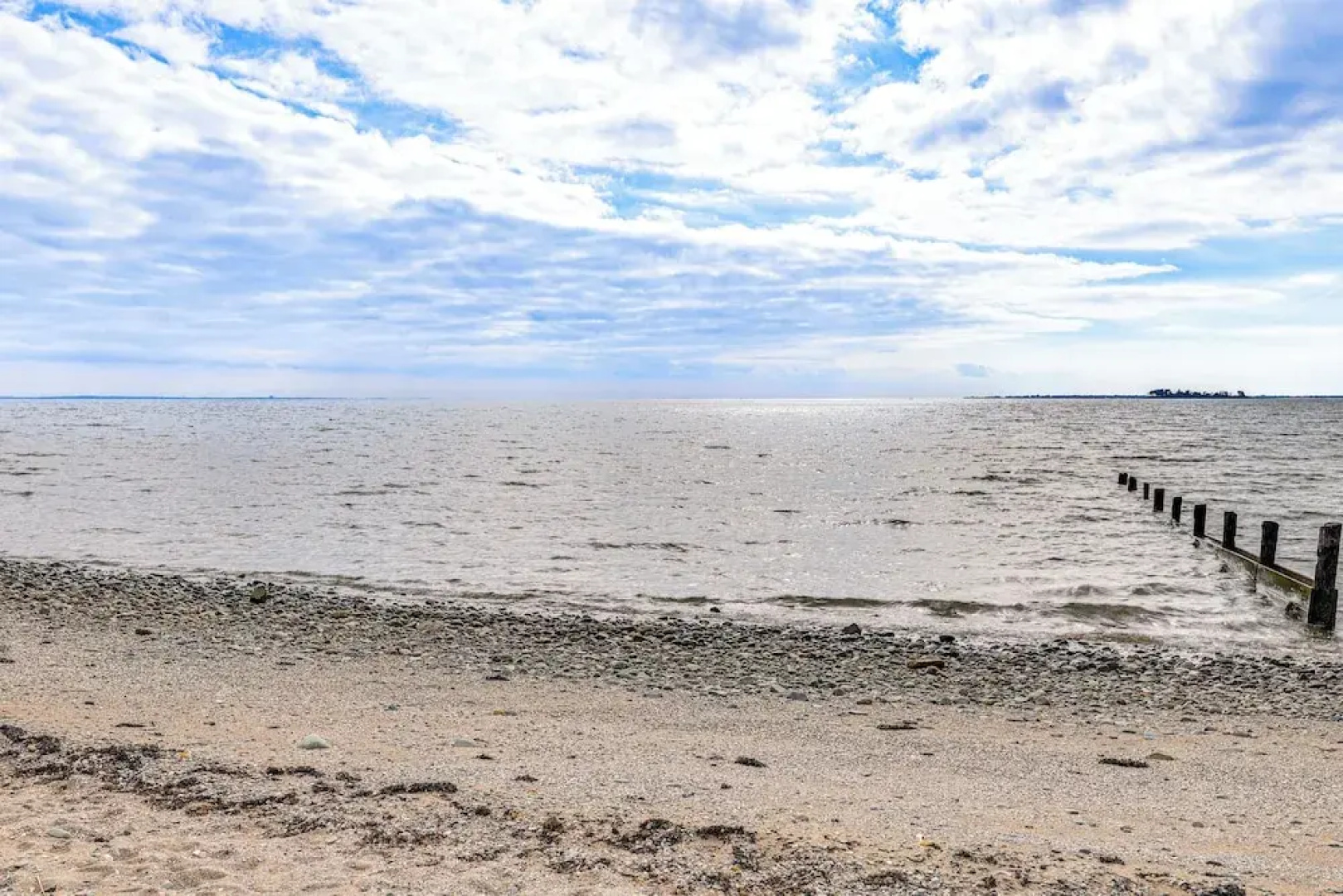 Beachfront, Dog-friendly Milford Getaway w/ Yard!