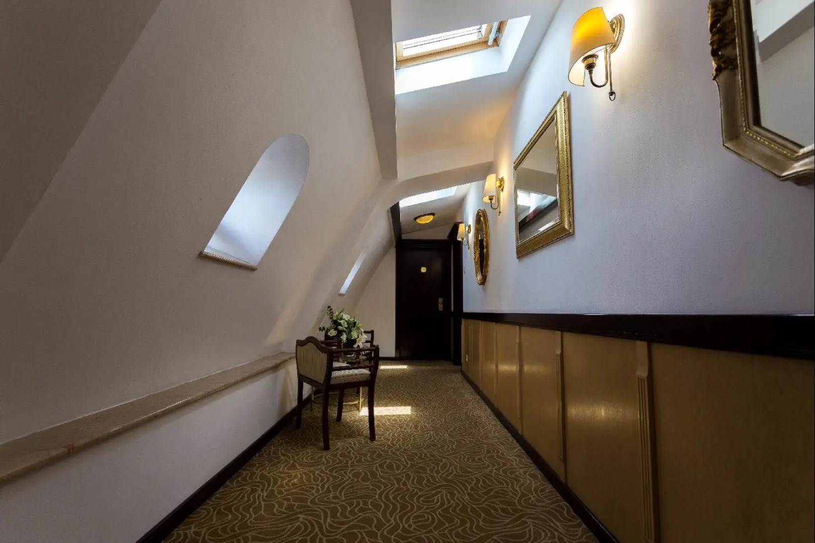 Zeus Essence Bucharest Venezia