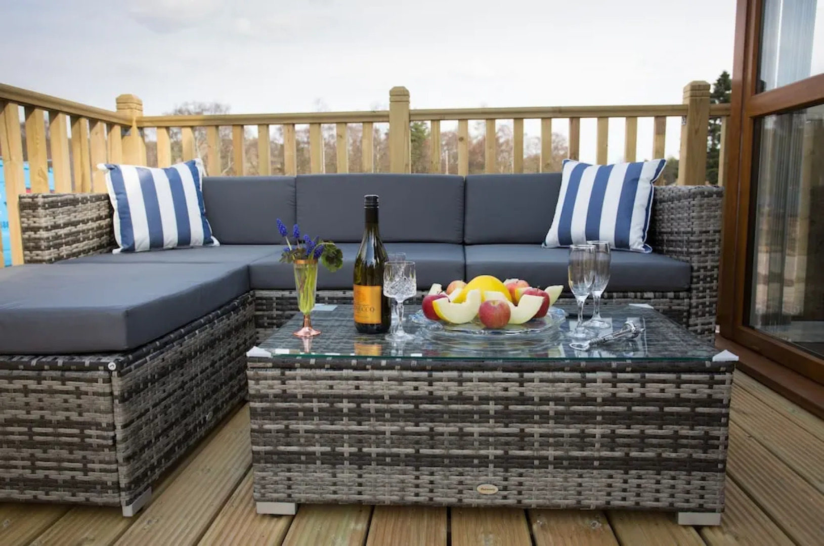 2-bed Cottage With Hot Tub at Loch Achilty, Nc500