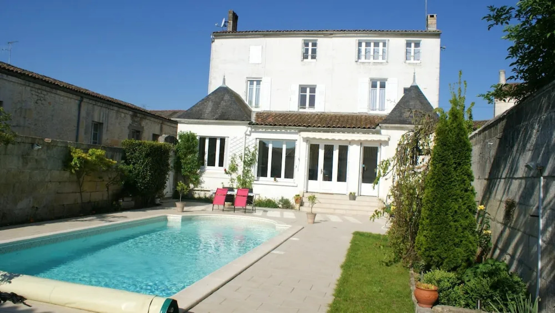 Studio in Jonzac, With Pool Access, Enclosed Garden and Wifi - 50 km F