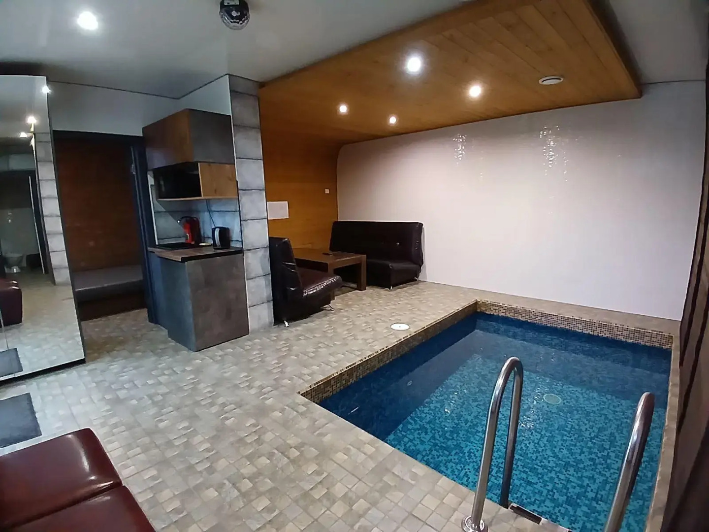 Гостевой дом с бассейном и баней в Дубках