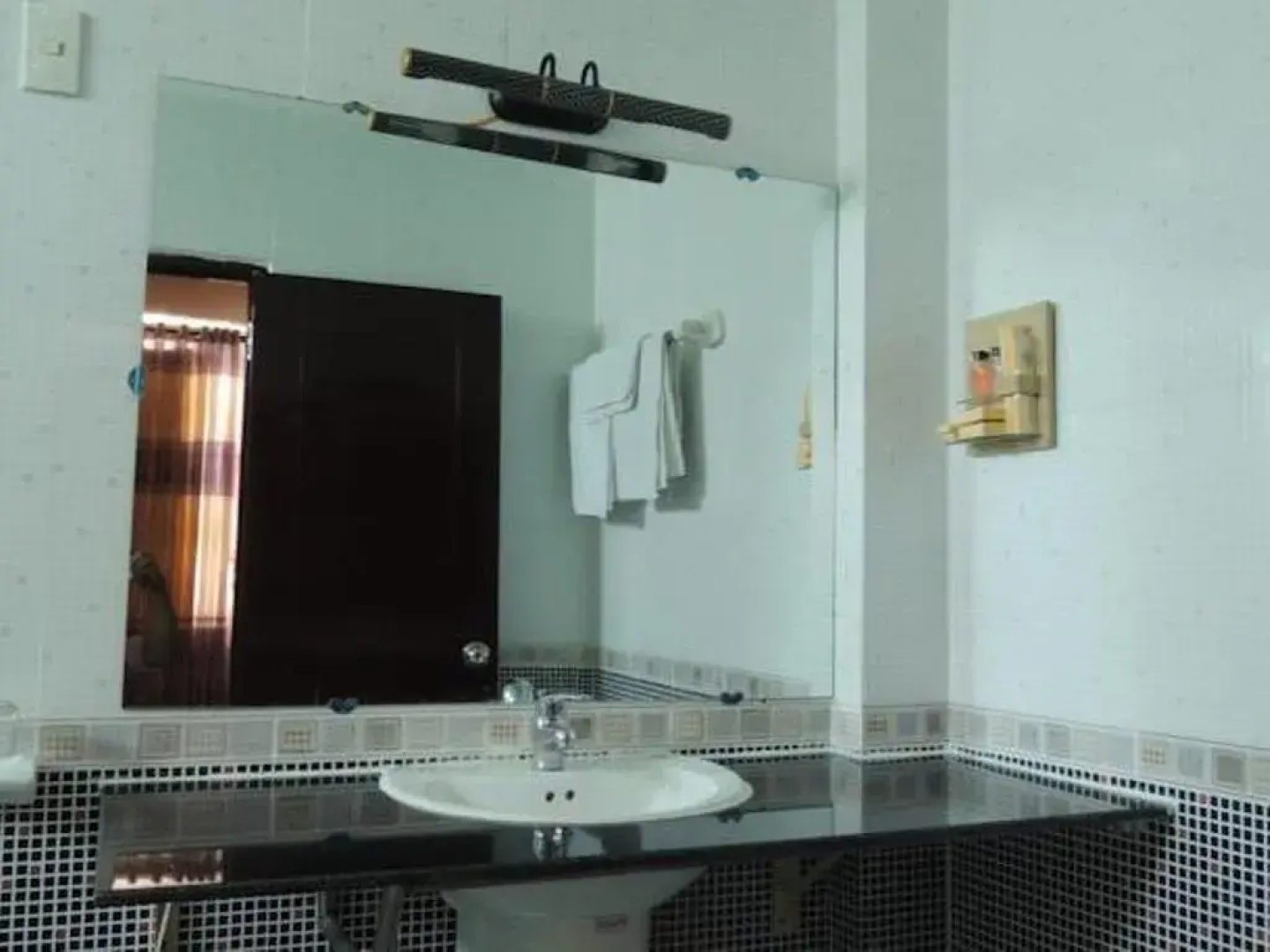 Phuong Dong Hotel