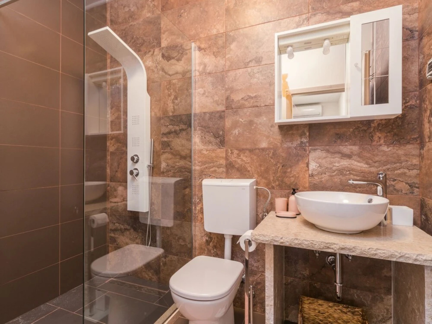 Noa Kaldanija in Kaldanija