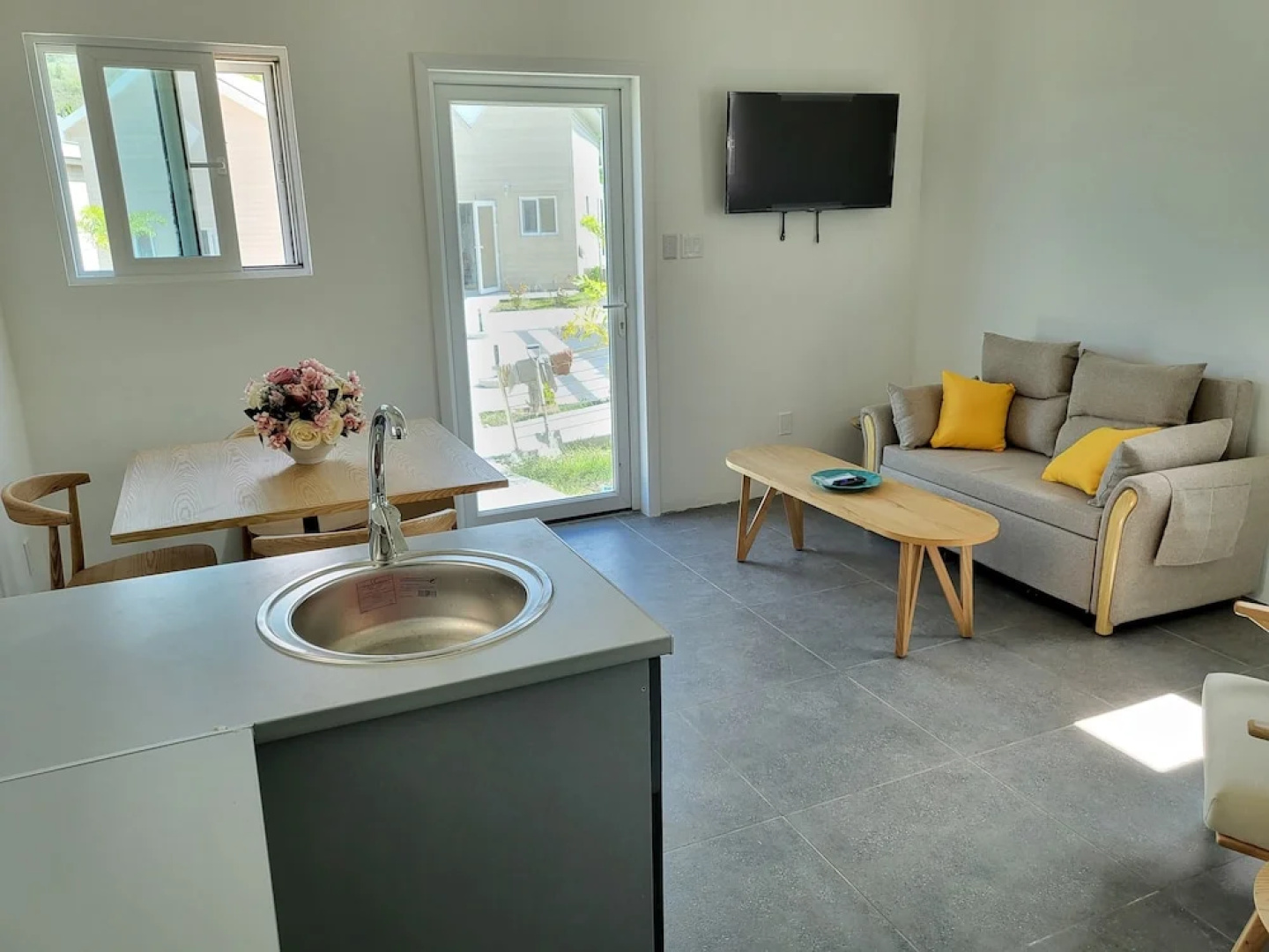 Crawlbay Suites