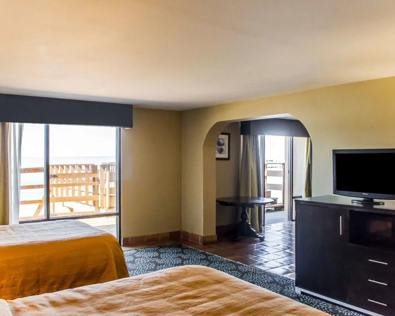 Quality Inn & Suites Gulf Breeze Bayside near Pensacola Beach