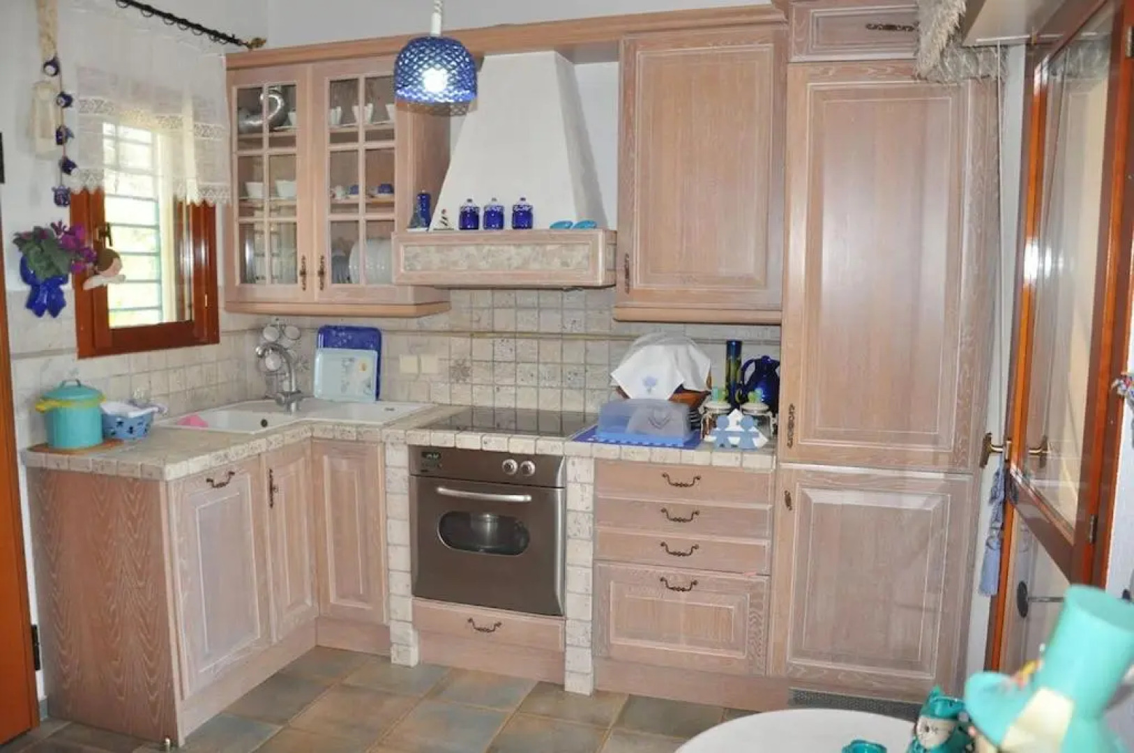 Yades elegant villa 2 minutes away from the beach