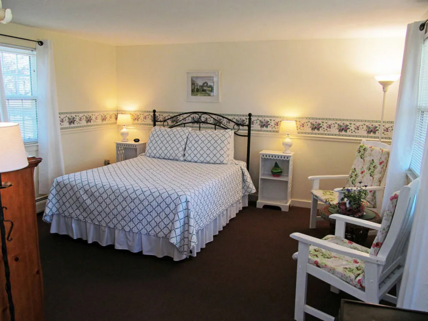 Allen Harbor Breeze Inn & Gardens