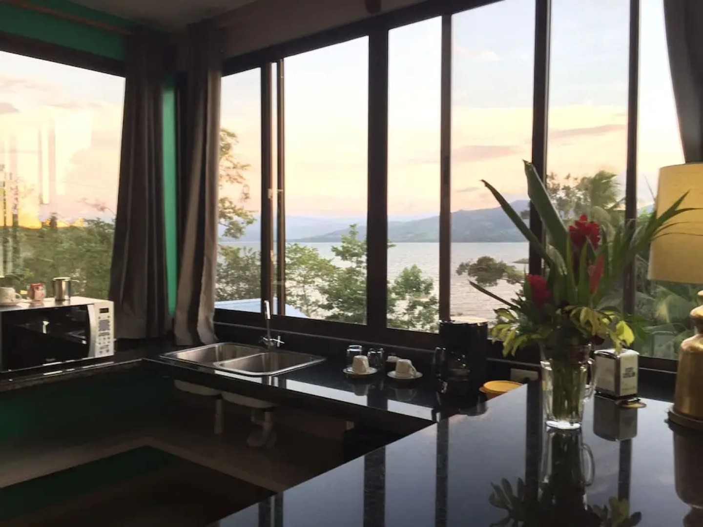 Bluebay Bugenvil Lake Lodge