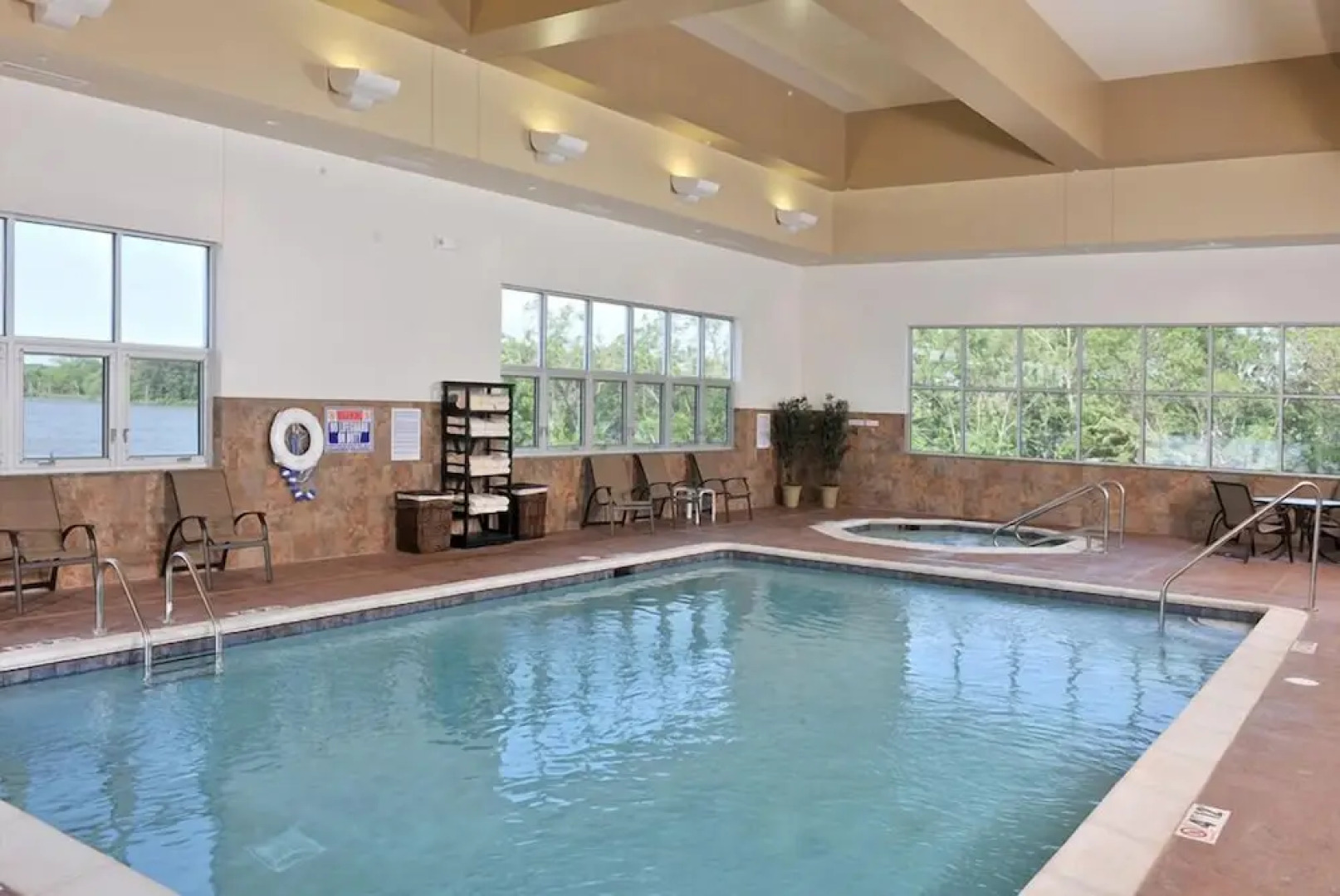 Lakeside Hotel Casino