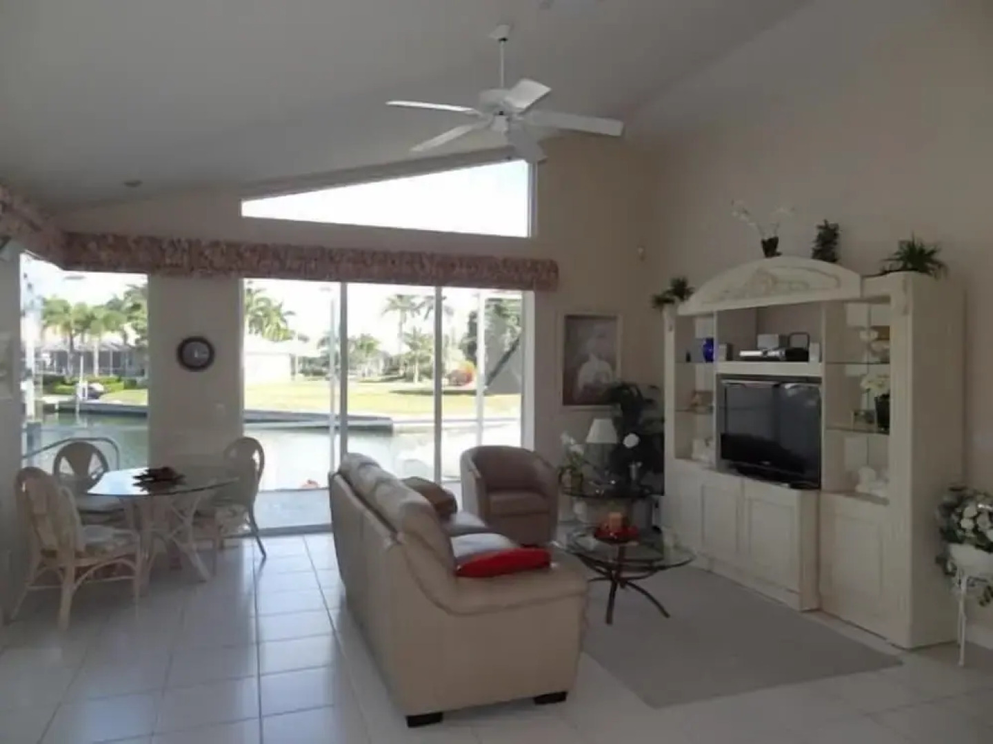 KEN486 3 Bedroom Holiday Home by Marco Naples Vacation Homes