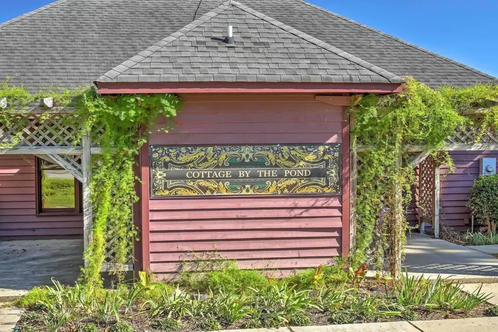 'cottage by the Pond' on Gorgeous Expansive Estate