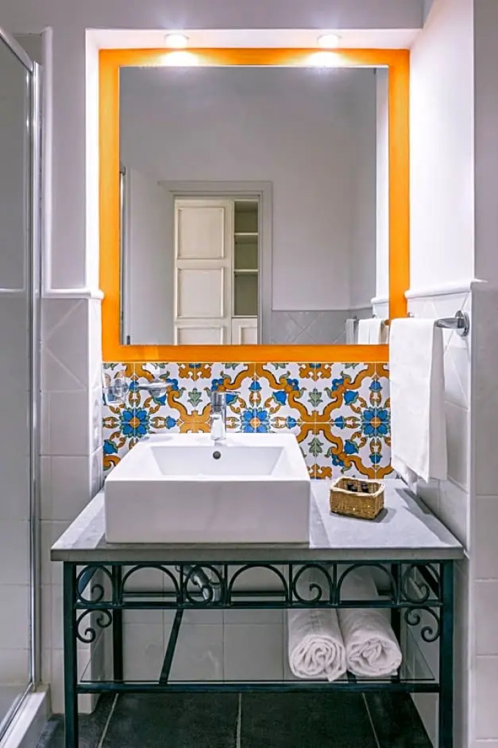 Costanza Charme Club