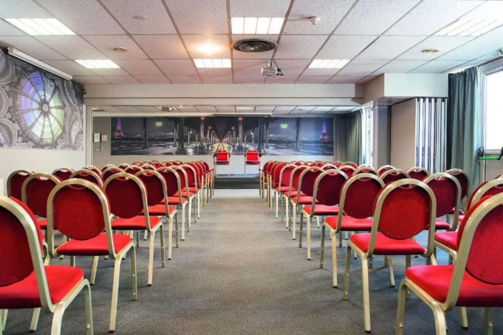 Kyriad Paris Nord Porte de Saint Ouen Hotel 